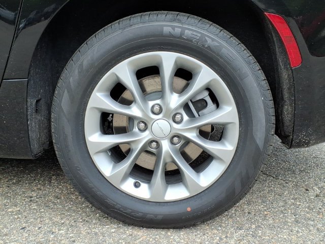 New 2027 Chrysler Pacifica Select AWD/4WD image 7