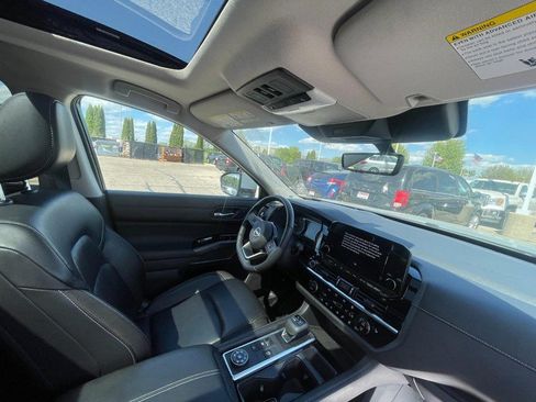 Used 2023 Nissan Pathfinder SL AWD/4WD image 7