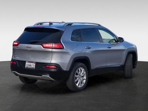 Used 2017 Jeep Cherokee Limited image 4
