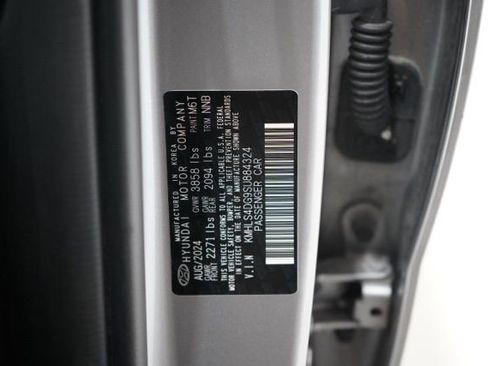 Used 2025 Hyundai Elantra SEL image 38