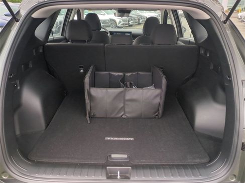 Certified 2025 Hyundai Tucson SE image 24