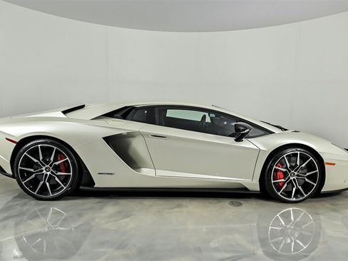 Used 2017 Lamborghini Aventador S AWD/4WD image 10