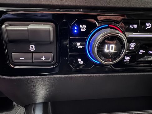 Certified 2023 Chevrolet Silverado 1500 LTZ AWD/4WD image 24