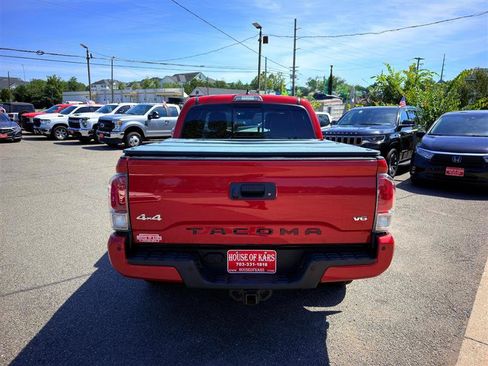 Used 2018 Toyota Tacoma Limited AWD/4WD image 3