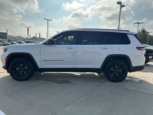 Used 2025 Jeep Grand Cherokee L Altitude image 5
