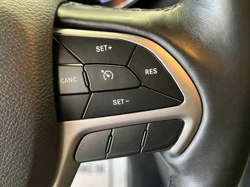 Used 2020 Jeep Grand Cherokee Limited AWD/4WD image 26