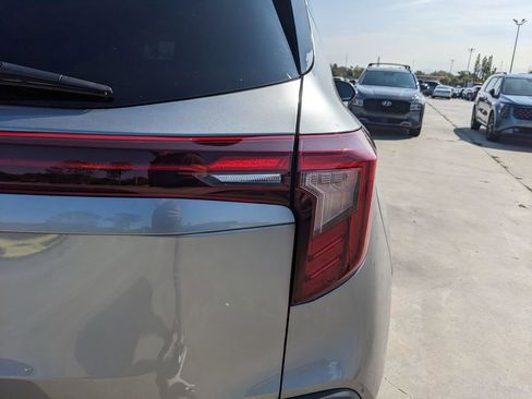 Certified 2025 Kia Seltos EX w/ EX Sunroof Package image 11