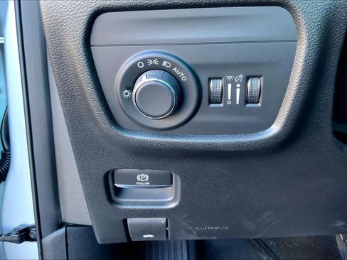 Used 2024 Jeep Grand Cherokee Altitude image 30