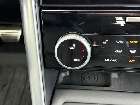 Certified 2025 Land Rover Discovery Dynamic SE image 22