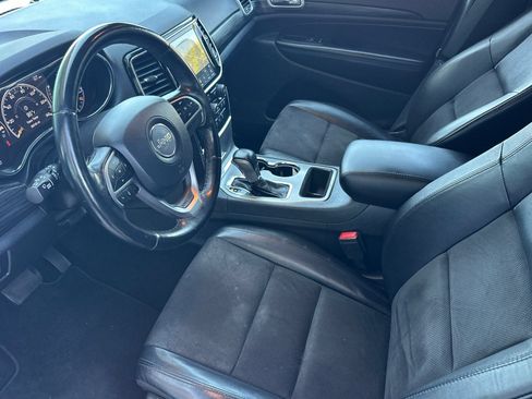 Used 2020 Jeep Grand Cherokee Altitude RWD image 10