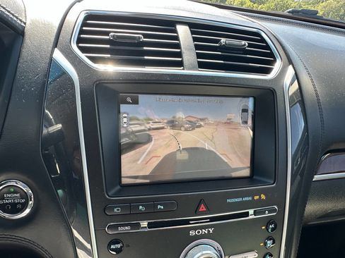 Used 2016 Ford Explorer Platinum image 12