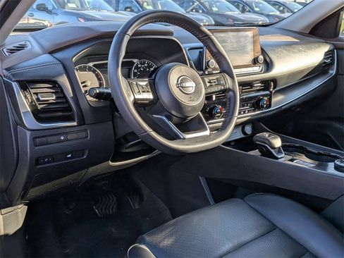Used 2023 Nissan Rogue SV w/ SV Premium Package image 10
