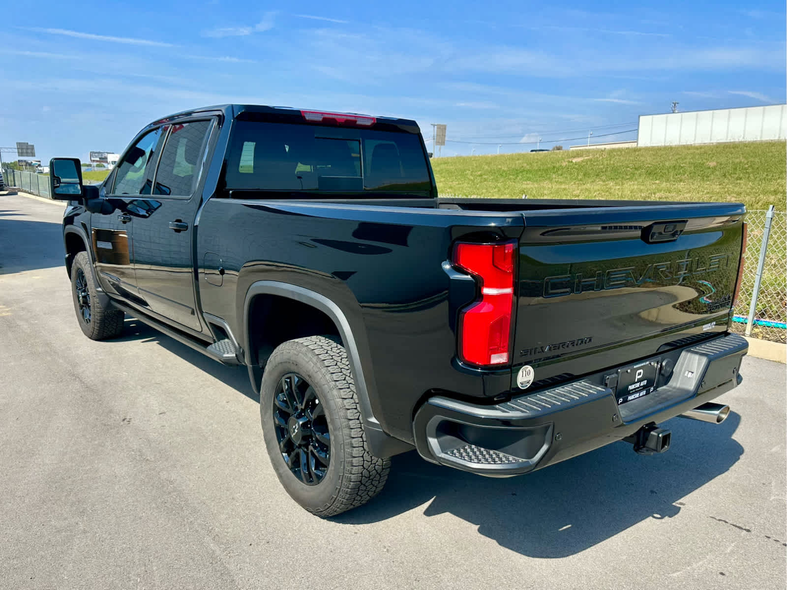 Used 2026 Chevrolet Silverado 2500 High Country w/ Midnight Edition AWD/4WD image 7