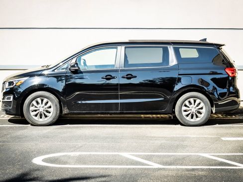Used 2020 Kia Sedona LX FWD image 4