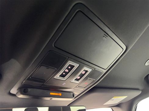 Used 2021 Land Rover Defender 90 X-Dynamic S image 68