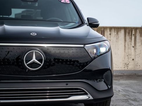 Certified 2025 Mercedes-Benz EQB 300 4MATIC image 8