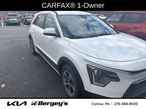 Used 2023 Kia Niro EX image 3