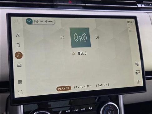 Used 2023 Land Rover Range Rover SE image 13