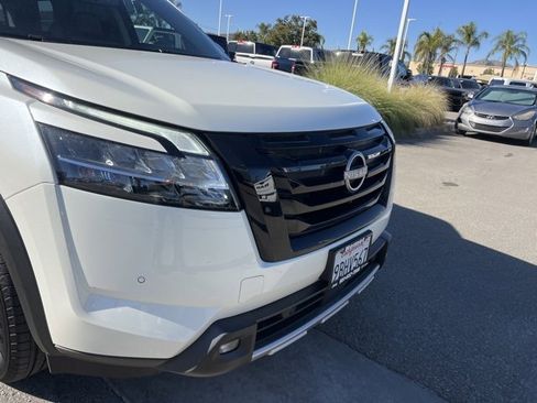 Used 2022 Nissan Pathfinder SL w/ SL Black Package image 10