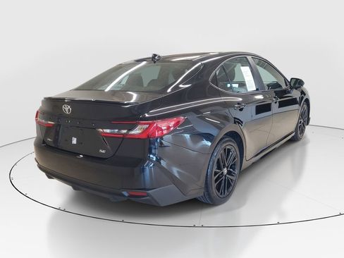 Used 2025 Toyota Camry SE image 7