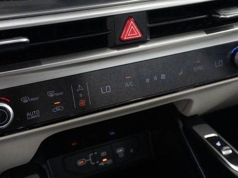 Used 2024 Kia Sorento S w/ Panoramic Sunroof Package FWD image 16