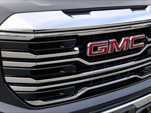Used 2025 GMC Sierra 1500 SLT image 28