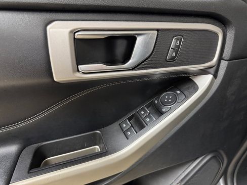 Used 2021 Ford Explorer XLT w/ Equipment Group 202A image 7