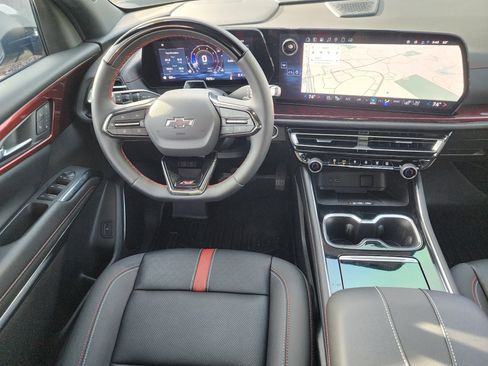 Used 2025 Chevrolet Traverse RS image 22