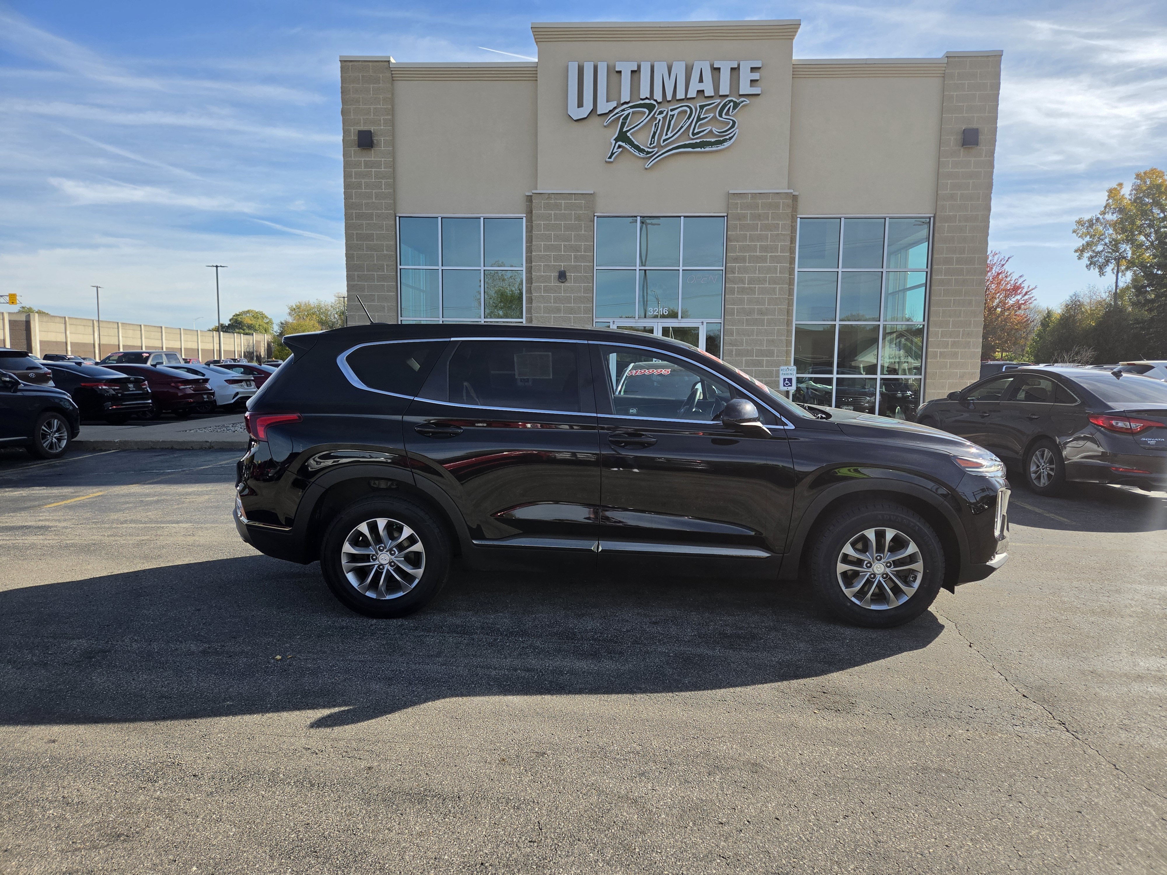 Used 2019 Hyundai Santa Fe SE FWD image 1
