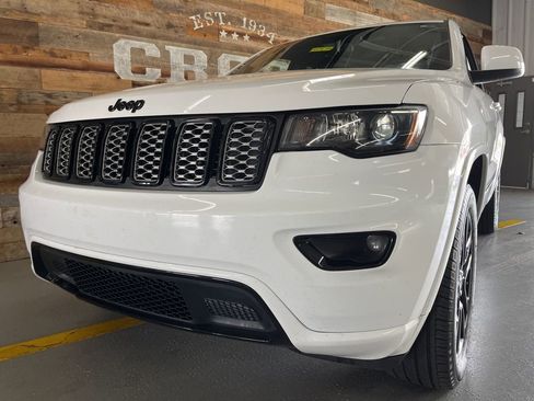 Used 2018 Jeep Grand Cherokee Altitude image 9