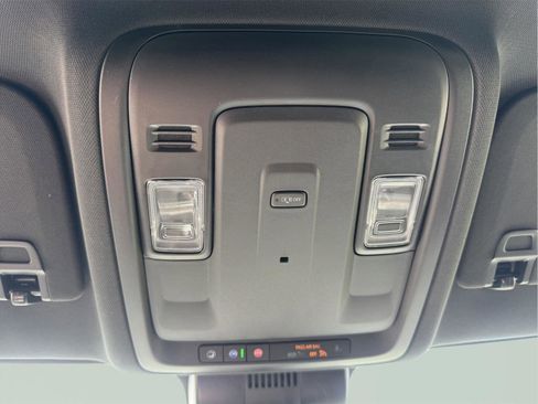 Used 2025 Chevrolet Suburban LS AWD/4WD image 33