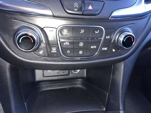 Used 2023 Chevrolet Equinox LT FWD image 18