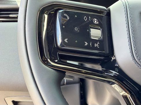 New 2026 Land Rover Range Rover Velar Dynamic SE image 38