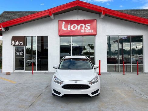 Used 2017 Ford Focus SE FWD image 1