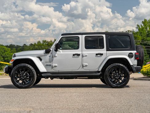 Used 2023 Jeep Wrangler Unlimited Sahara w/ Cold Weather Group AWD/4WD image 4