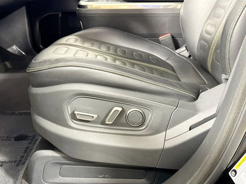 Used 2022 Rivian R1T Adventure image 24