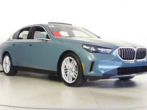 Certified 2024 BMW 530i w/ Premium Package RWD image 4