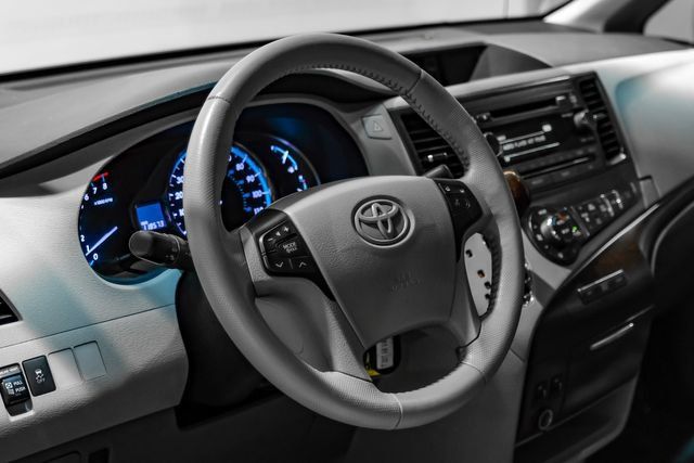 Used 2012 Toyota Sienna XLE FWD image 19