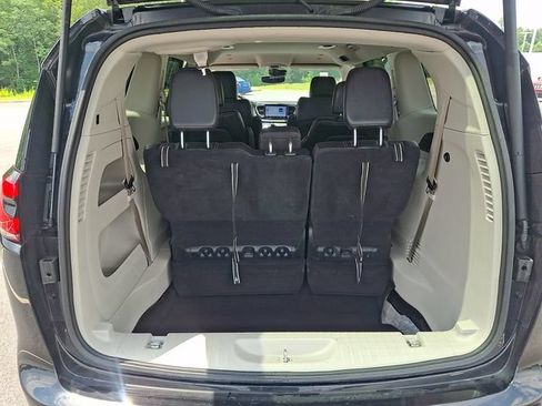 Used 2024 Chrysler Pacifica Touring-L FWD image 29