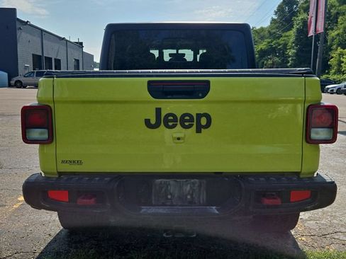 Used 2023 Jeep Gladiator Rubicon w/ Cold Weather Group AWD/4WD image 13