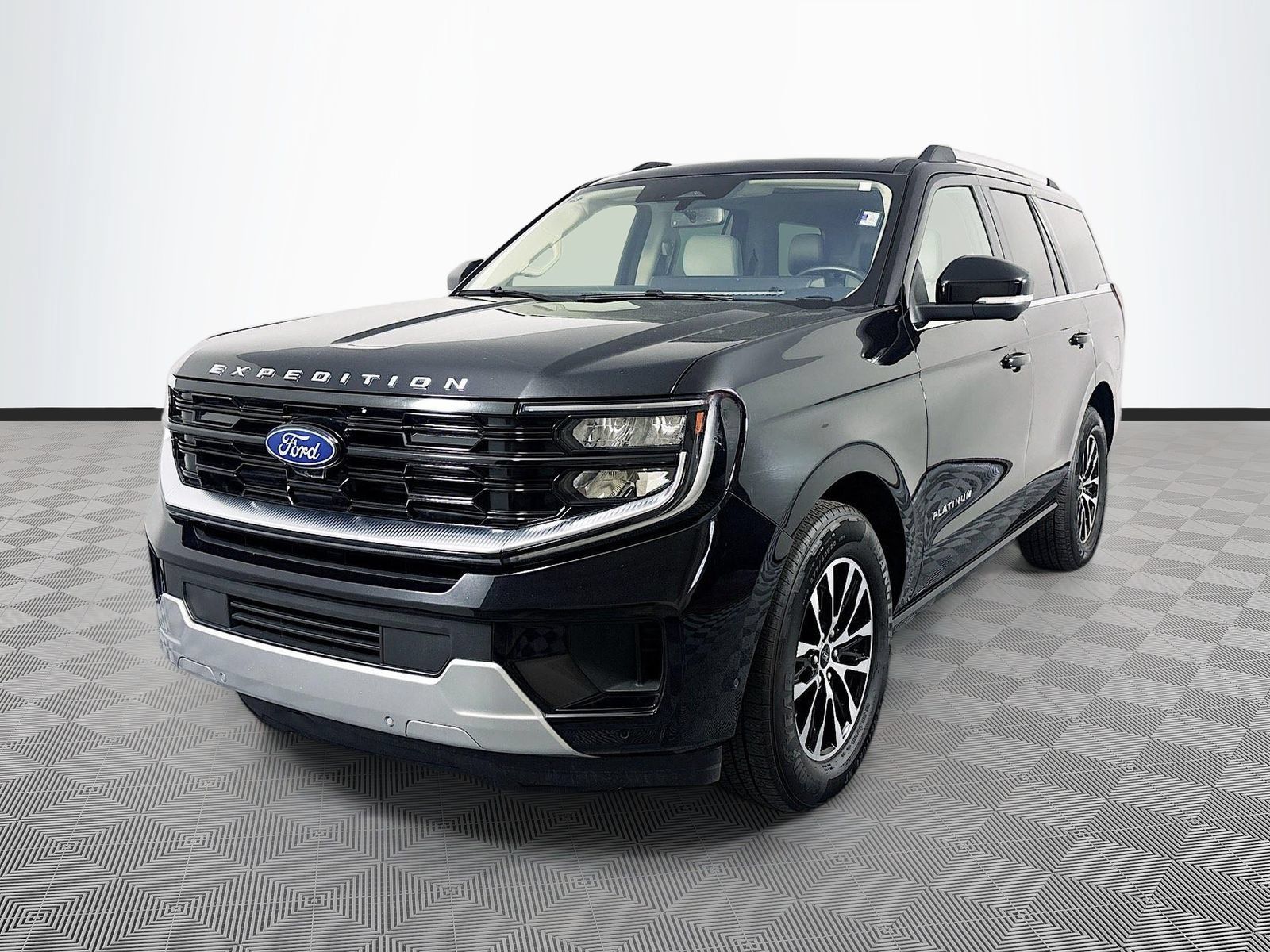 Used 2025 Ford Expedition Platinum AWD/4WD image 3
