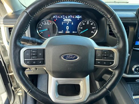 Used 2023 Ford Expedition XLT image 8