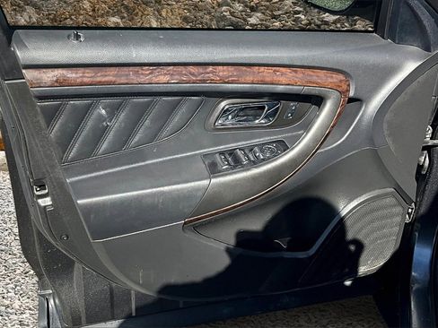 Used 2018 Ford Taurus Limited image 16