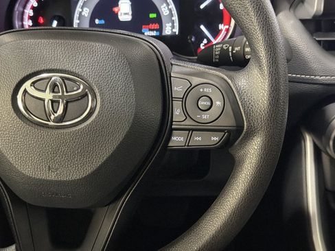 Used 2024 Toyota RAV4 XLE FWD image 30