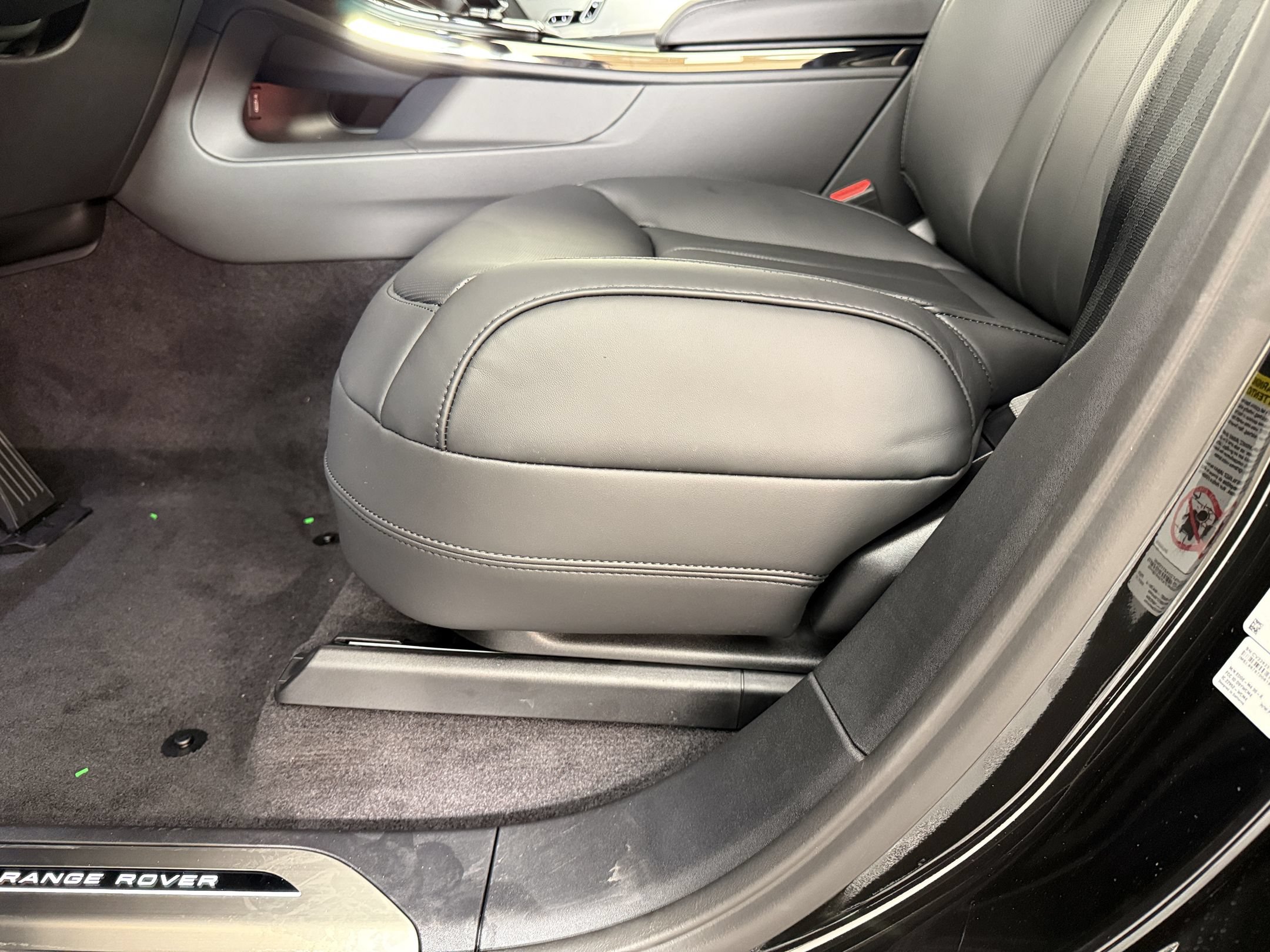 New 2027 Land Rover Range Rover Sport SE AWD/4WD image 24