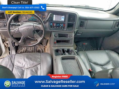Used 2003 Chevrolet Avalanche 2500 w/ Driver Convenience Package image 11