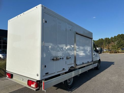 Used 2022 Mercedes-Benz Sprinter 3500 image 8