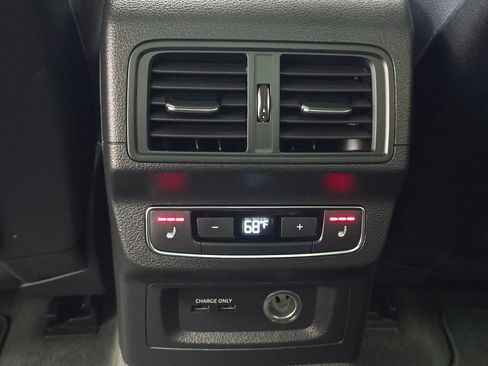 Used 2020 Audi Q5 e Prestige w/ Prestige Package image 19