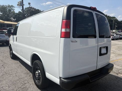 Used 2017 GMC Savana 2500 RWD image 3