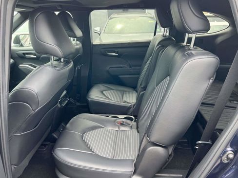 Used 2023 Toyota Highlander XSE AWD/4WD image 11